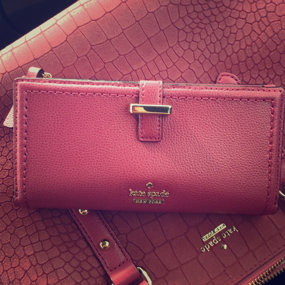 NWT BRAYLON KATE SPADE WALLET CINNABAR